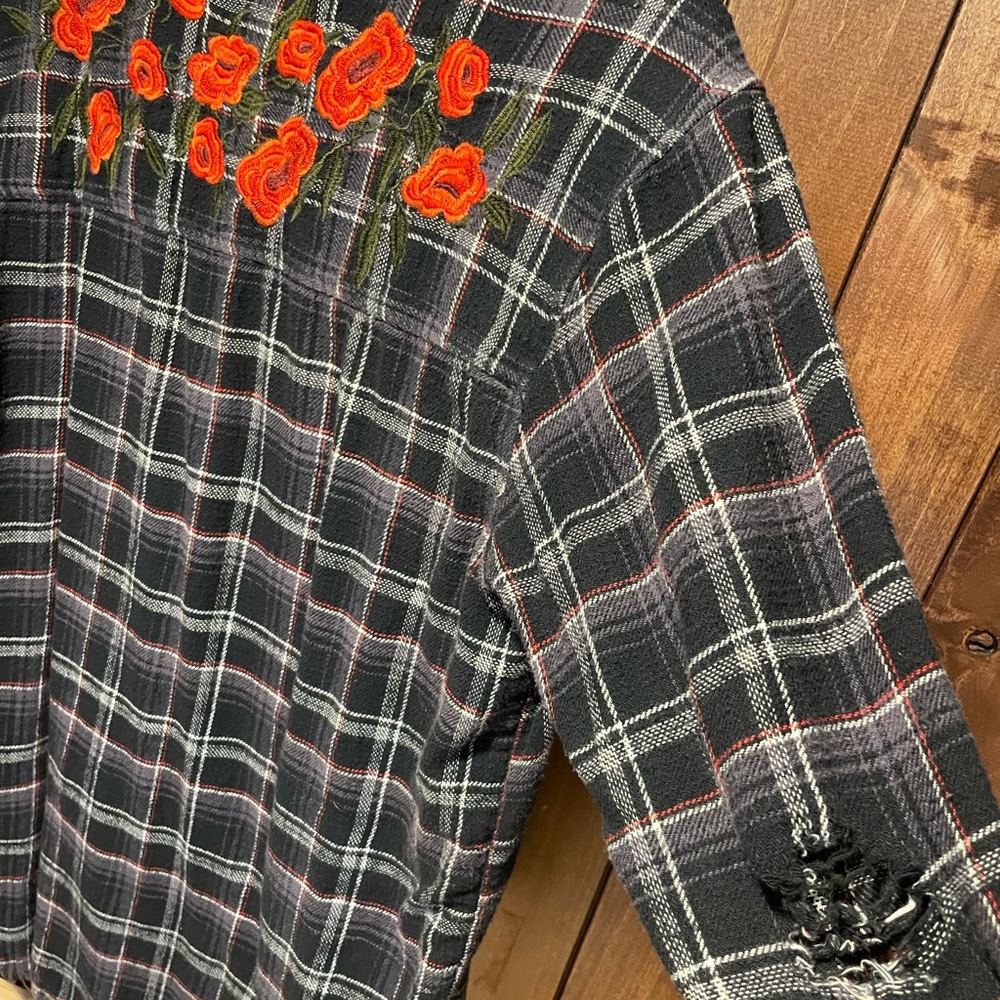 AMERICAN EAGLE ROSE EMBROIDERED FLANNEL